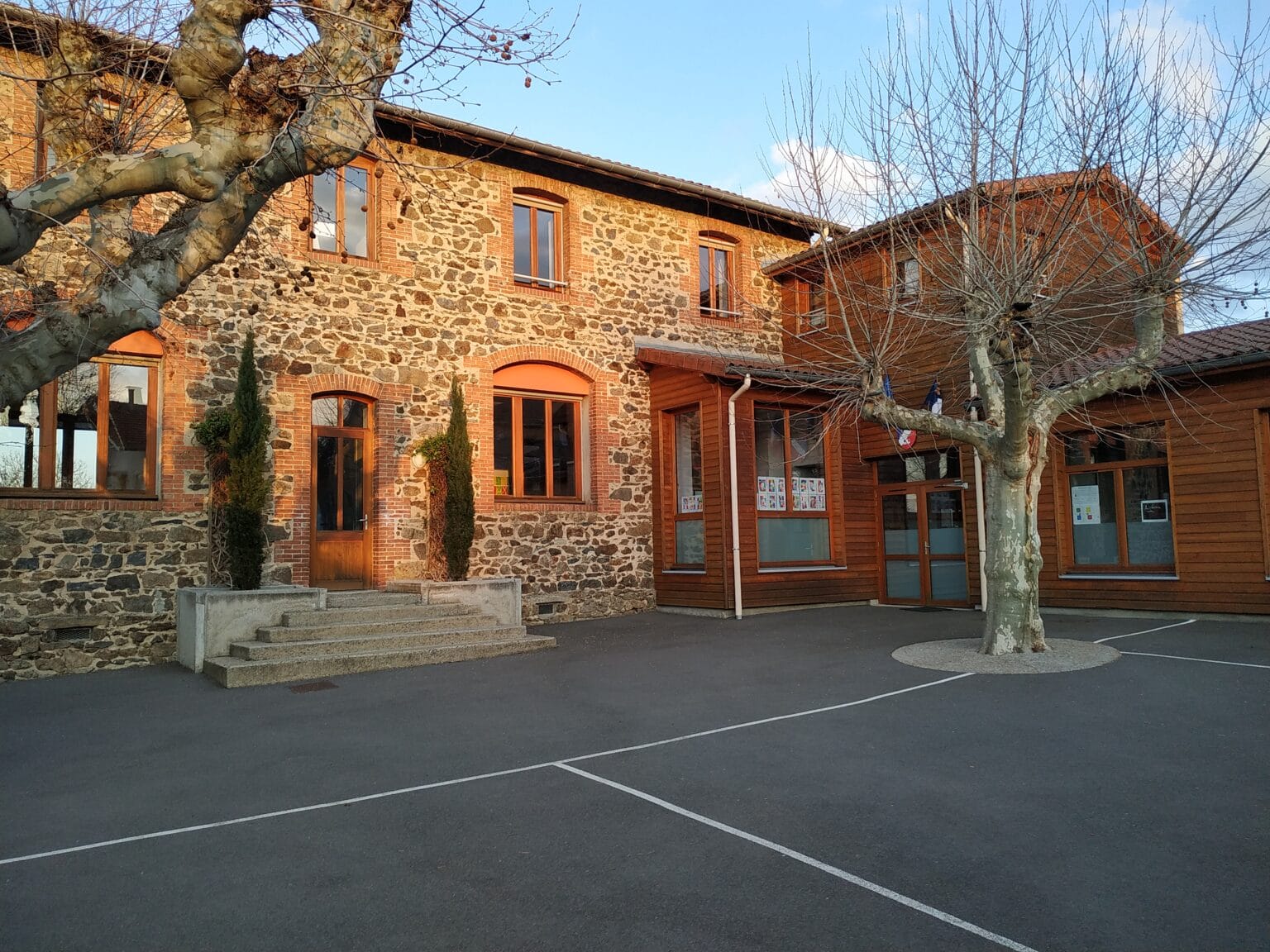 Ecole - Saint-Médard-en-Forez (42330)
