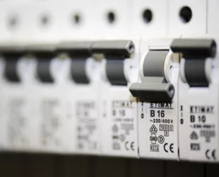 Disjoncteur-1920x1513