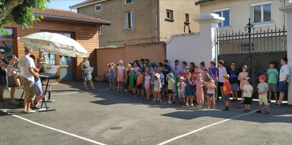 « Aux clés de demain », inauguration éblouissante à l’école 2 20250705-Parodie-Champs-Elysees